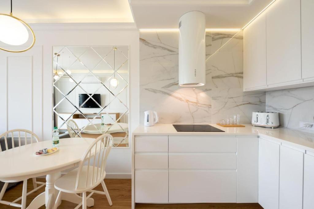Golden Prestige With Parking In Bemowo Apartament