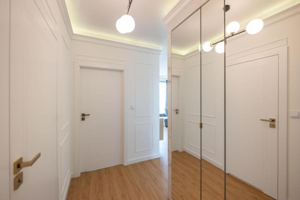 Golden Prestige With Parking In Bemowo Apartament
