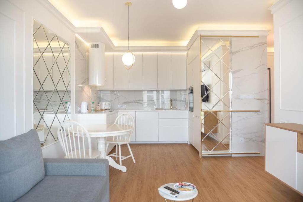 Golden Prestige With Parking In Bemowo Warszawa